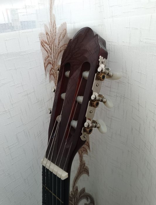 Vând chitară clasică Valencia