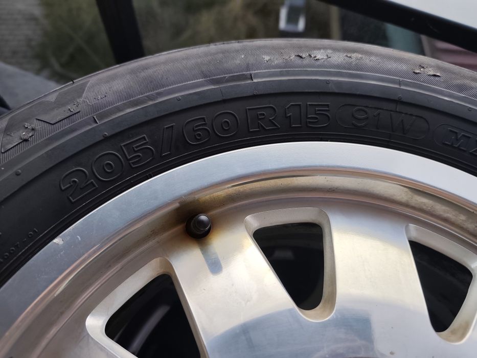 Комплект Зимни Гуми Kumho 205/55 R16 с Оригинални Алуминиеви Джанти за Audi (5x112)
