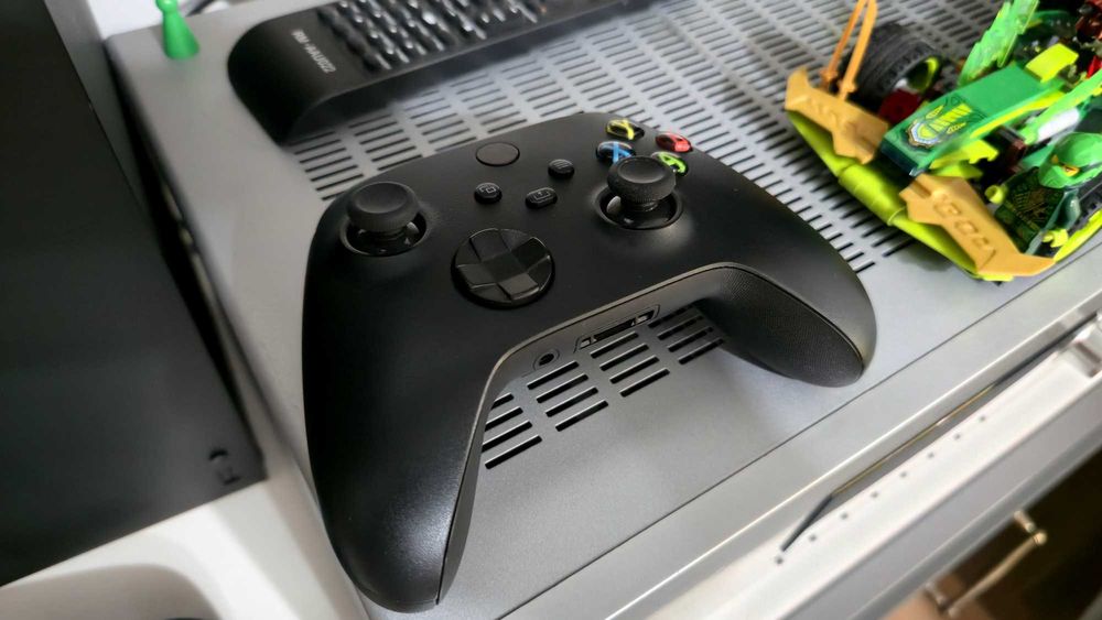 xbox x series + 2 дистанциони
