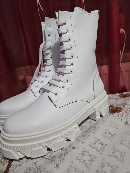 Bocanci Marimea 39 Albi