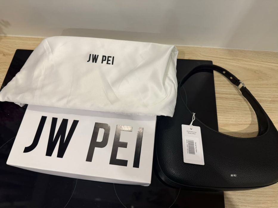 Черна чанта JW PEI