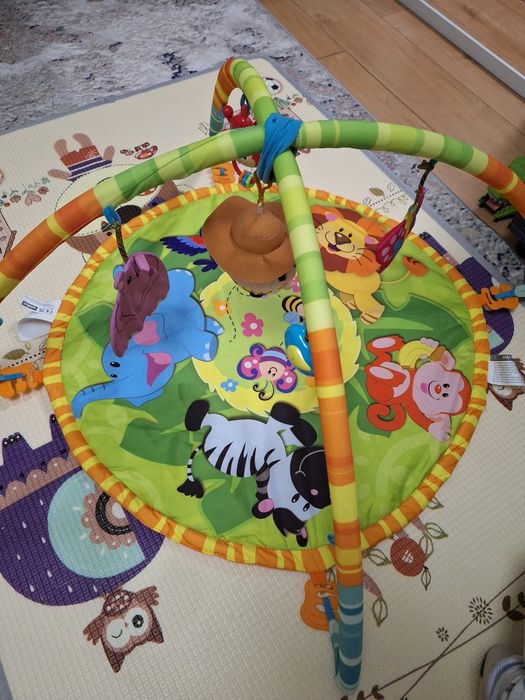 Активна гимнастика и килим за игра