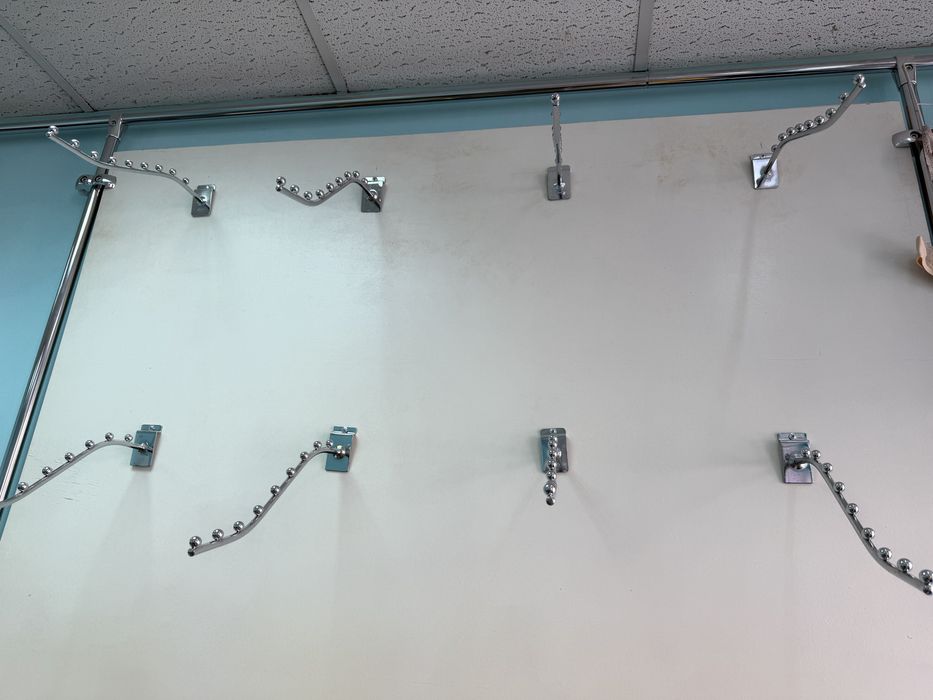 Вешалки для одежды витринные