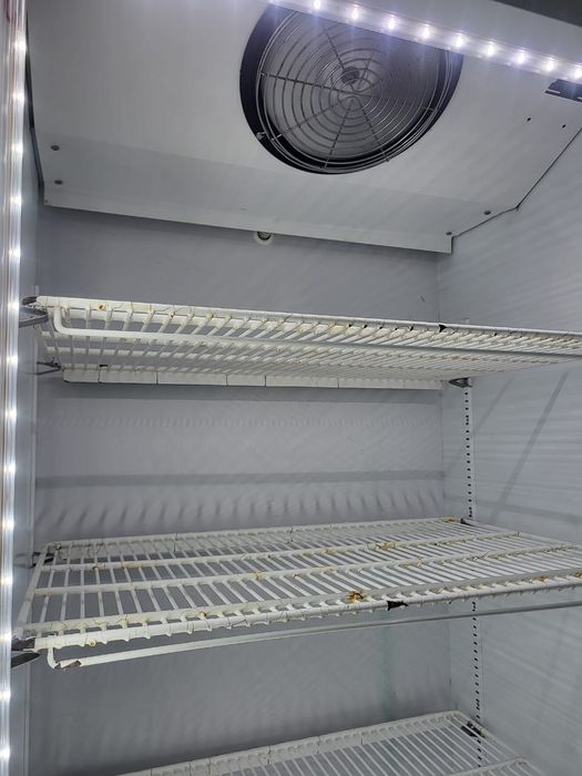 Продам холодильник витрина