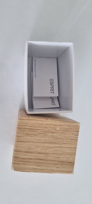 Esprit Овален часовник с кожена каишка