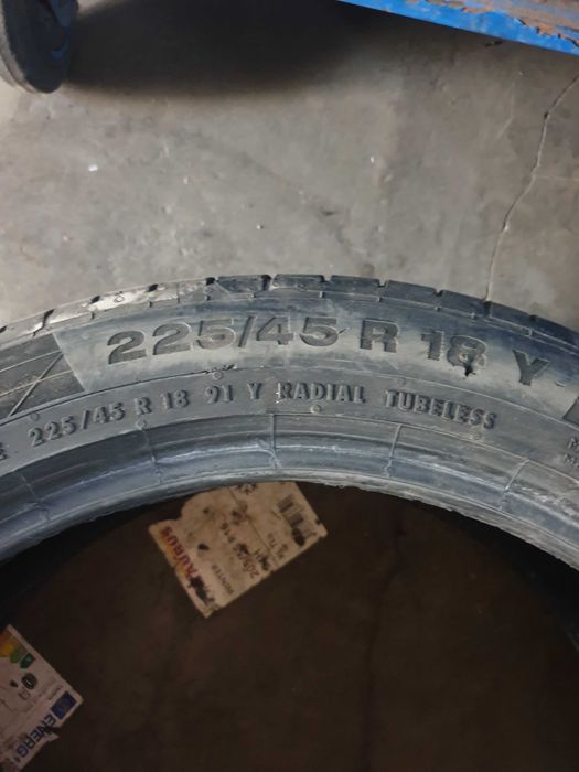 225/45R 18 Continental