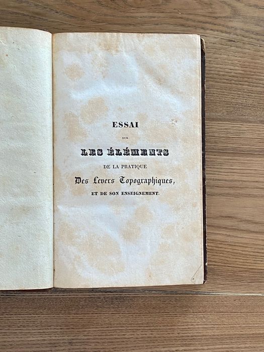 colecție de cărți vechi