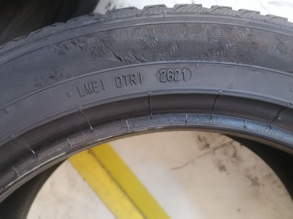 205/55/17 Iarna 2* Semperit XL 95v dot 2621    6,,93mm