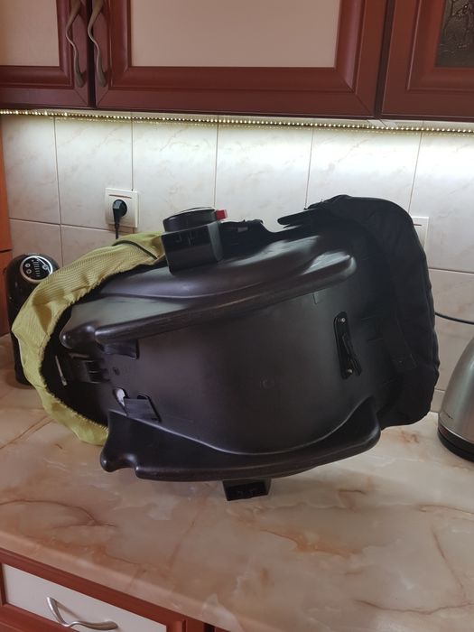 Бебешки шезлонг и бебешка кошница за кола