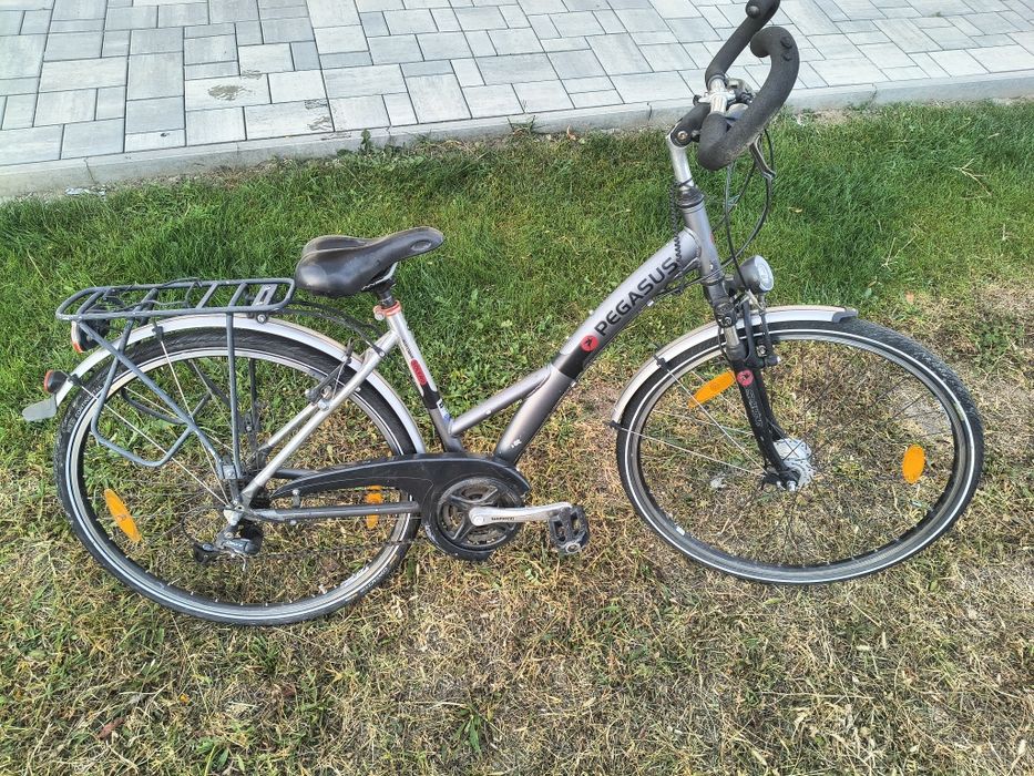 Bicicleta Pegasus trekking, cu portbagaj și apărători