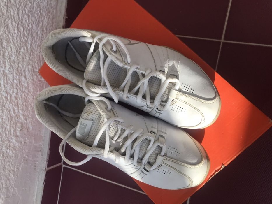 Adidasi Nike