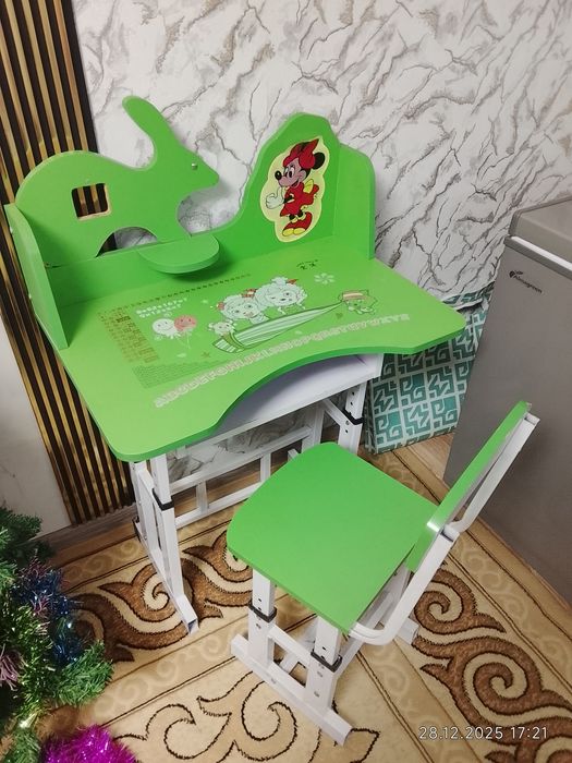 Детская парта...