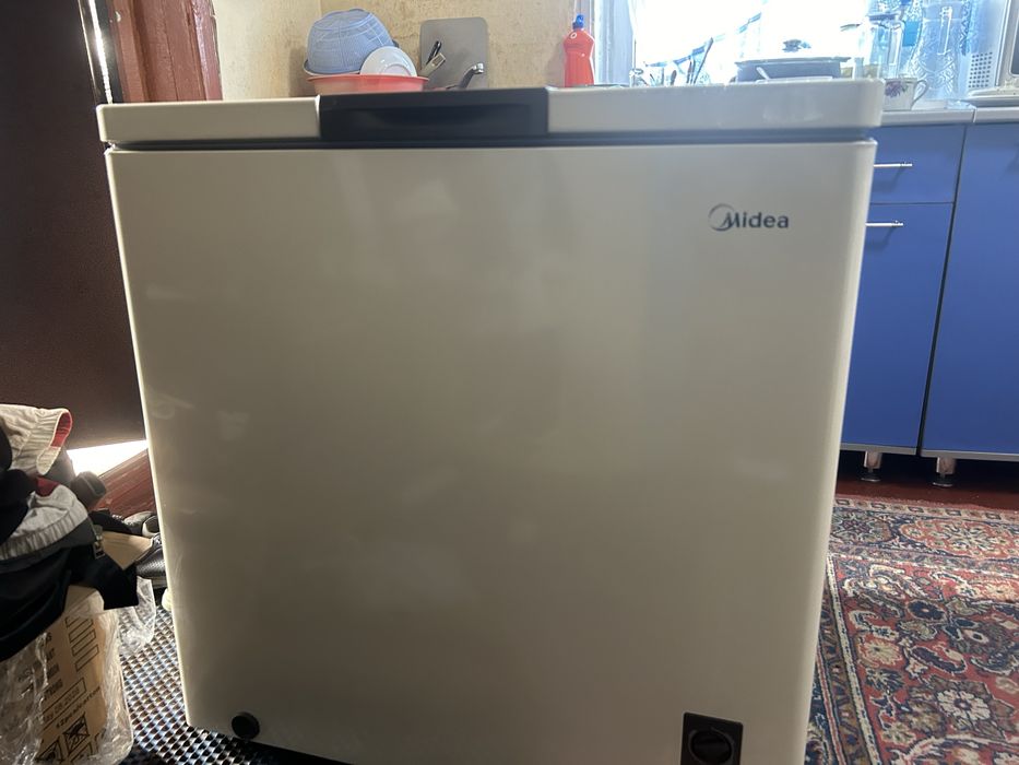 Продам морозильник Midea