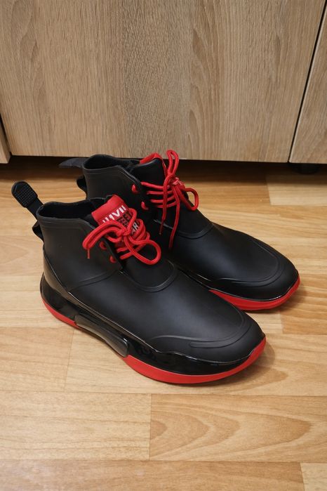 Резиновые ботинки (сапоги)