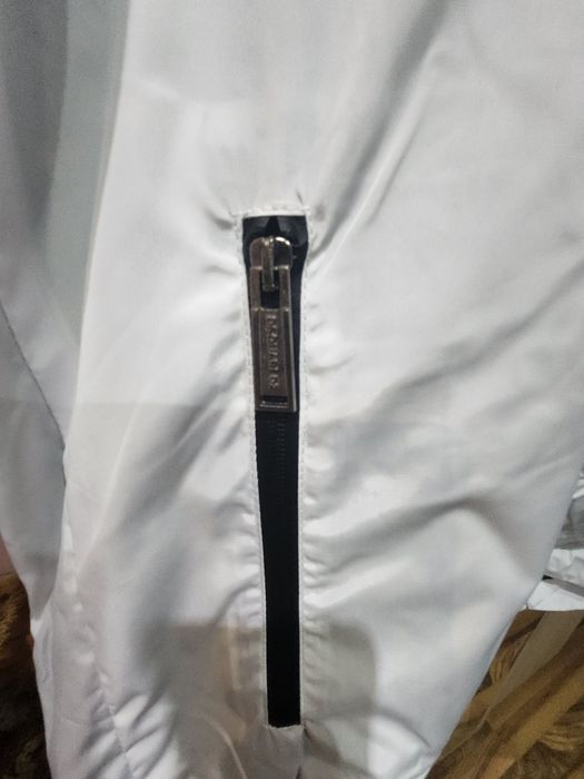 Много яка ветровка