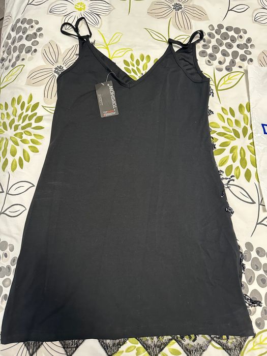 Черна рокля-ефектна