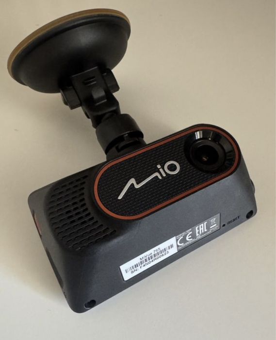 Видеорегистратор Mio mivue 765