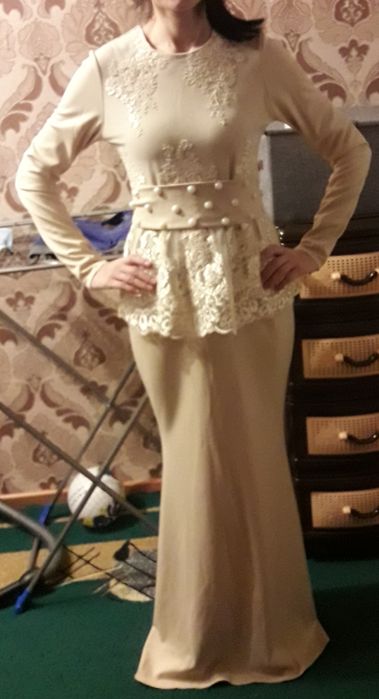 Продам платье с поясом