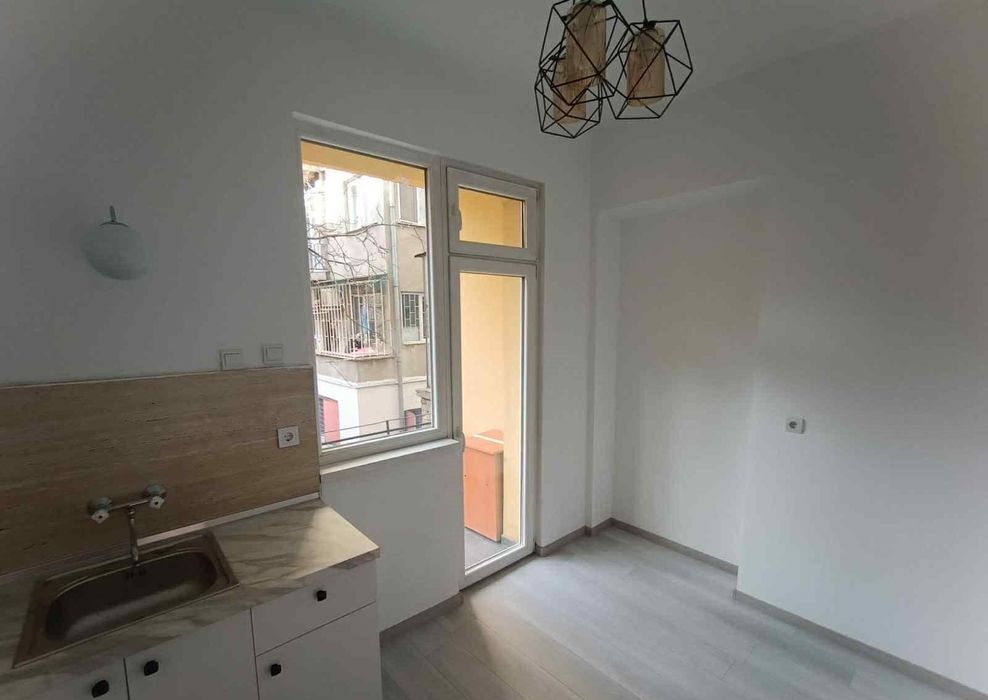 Дава се под наем Двустаен апартамент в София, Център - 75 кв.м за 747.66 € - Снимка #8