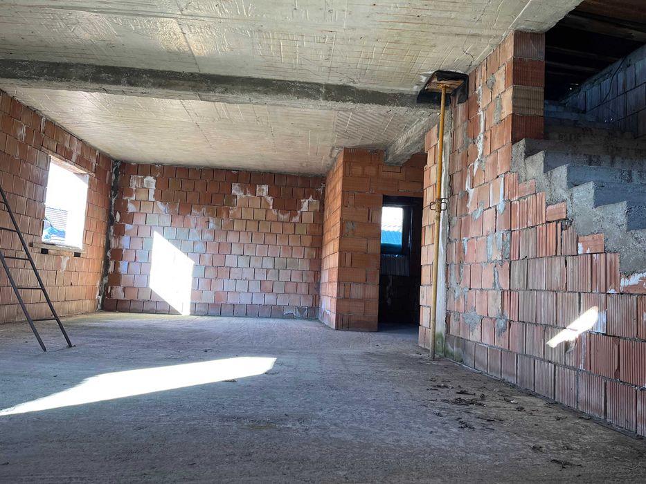 Constructie nefinalizata 445mp : spatii comerciale/birouri/locuinta