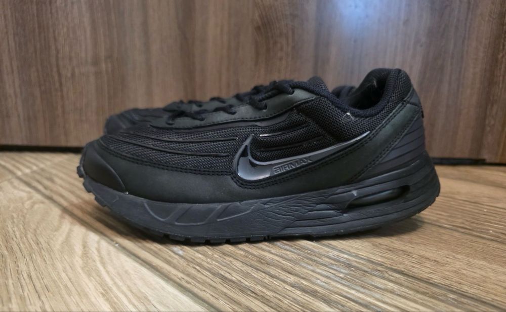 Nike Air Max Verse Sneaker 42