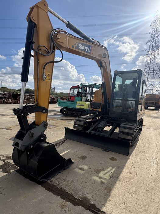 Excavtor Sany si Caterpillar   2026