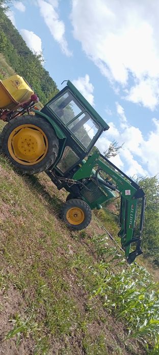 Vând tractor John Deere 1630 cu frontal