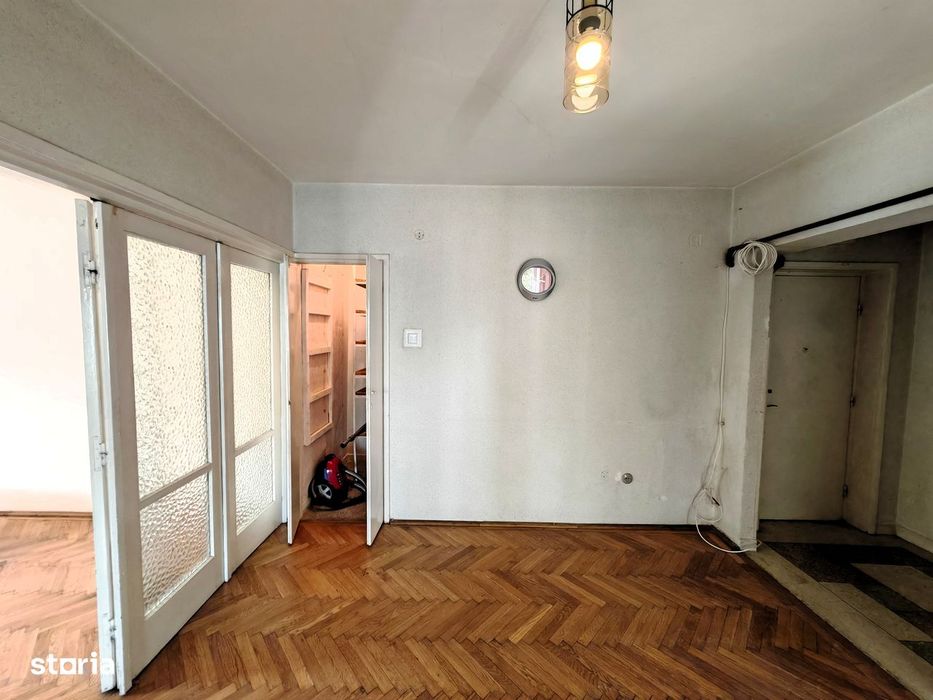 3 cam. deco., central, et. I – lângă Catedrala Inaltarea Domnului