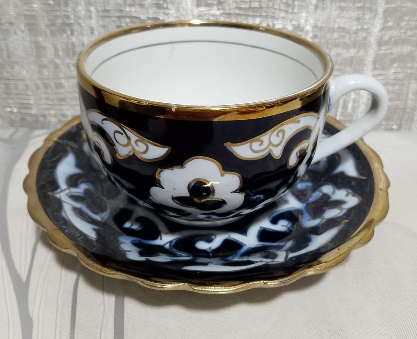 Чайные и кофейные чашки с блюдцами. См. все фото