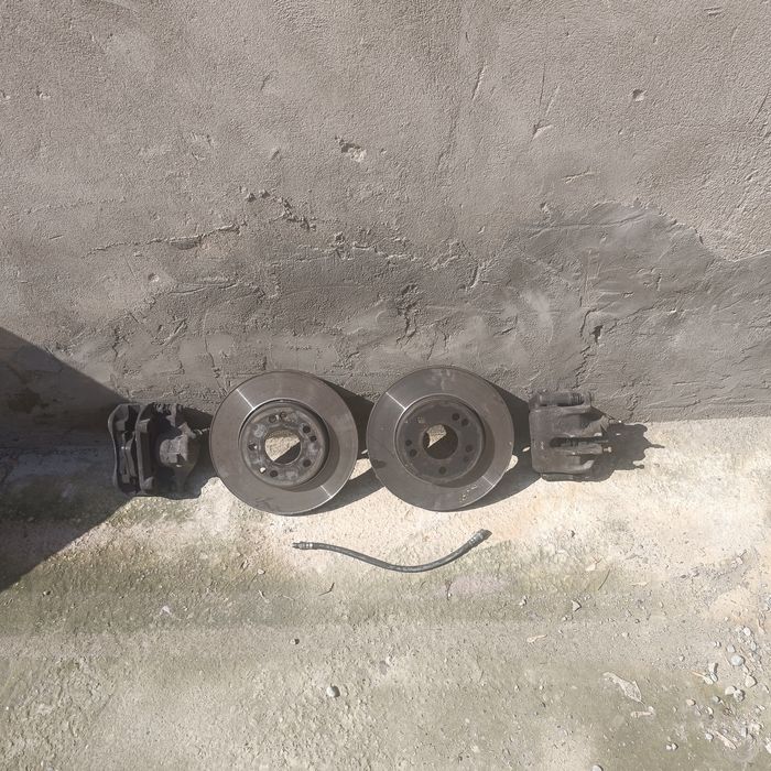 Суппорт тормозной диск и колодки в сборе на Мерседес 124