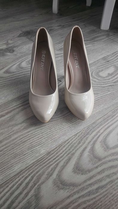 Pantofi cu toc bej