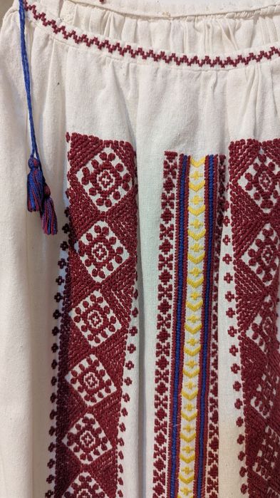 Ie tradițională  lucrata manual