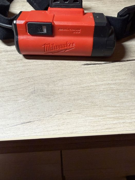 Milwaukee lanterna pentru casca reincarcabila