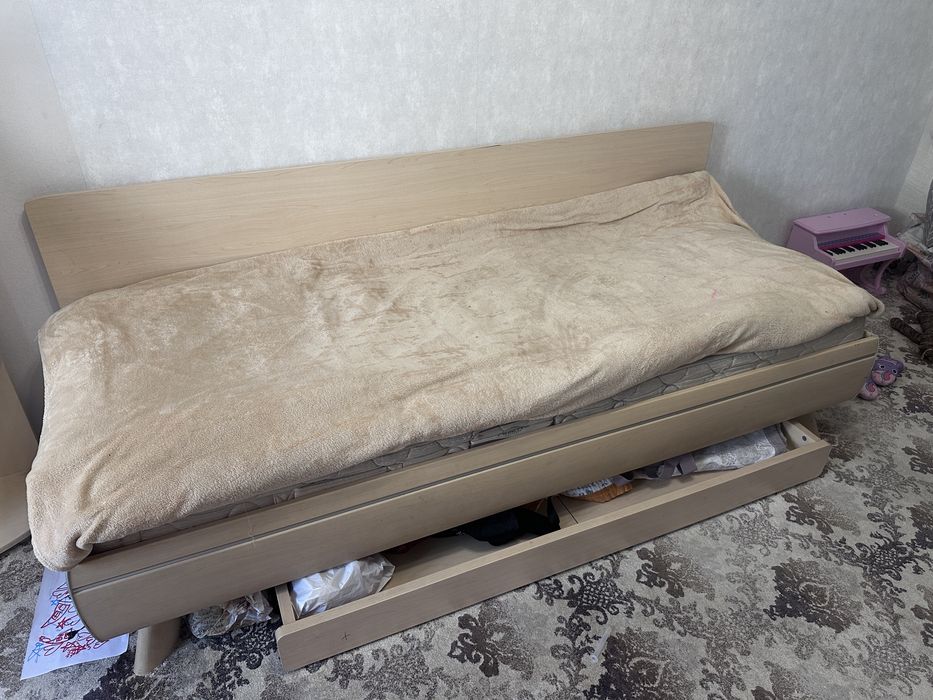 Продам кровать односпалку