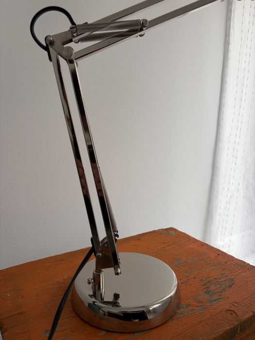 Lampă metalică de birou