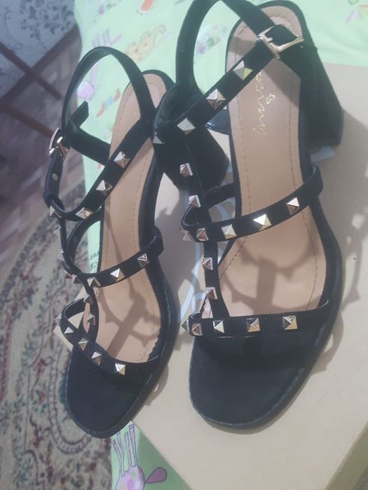 Босоножки летние