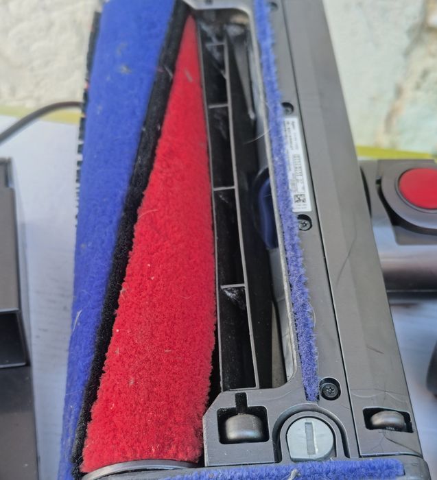 Вертикална прахосмукачка Dyson V8 Advanced