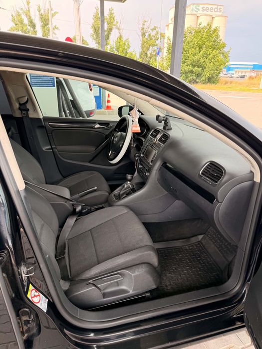 Golf 6 An 2011 Motor 1.6 diesel Manual Revizie făcută recent Distribuție făcută în martie  Ac funcțional Preț în euro