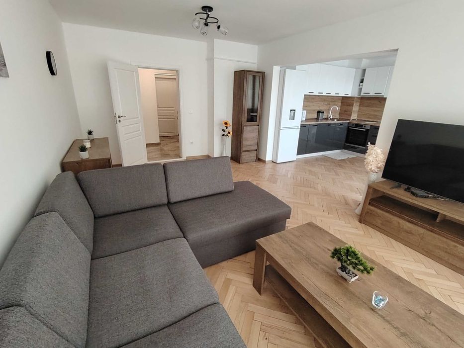 Дава под наем луксозен 3-стаен апартамент