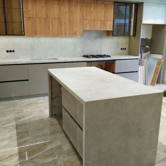 Кухонный стол из камня