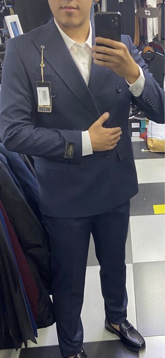 Продам костюм двухбортный