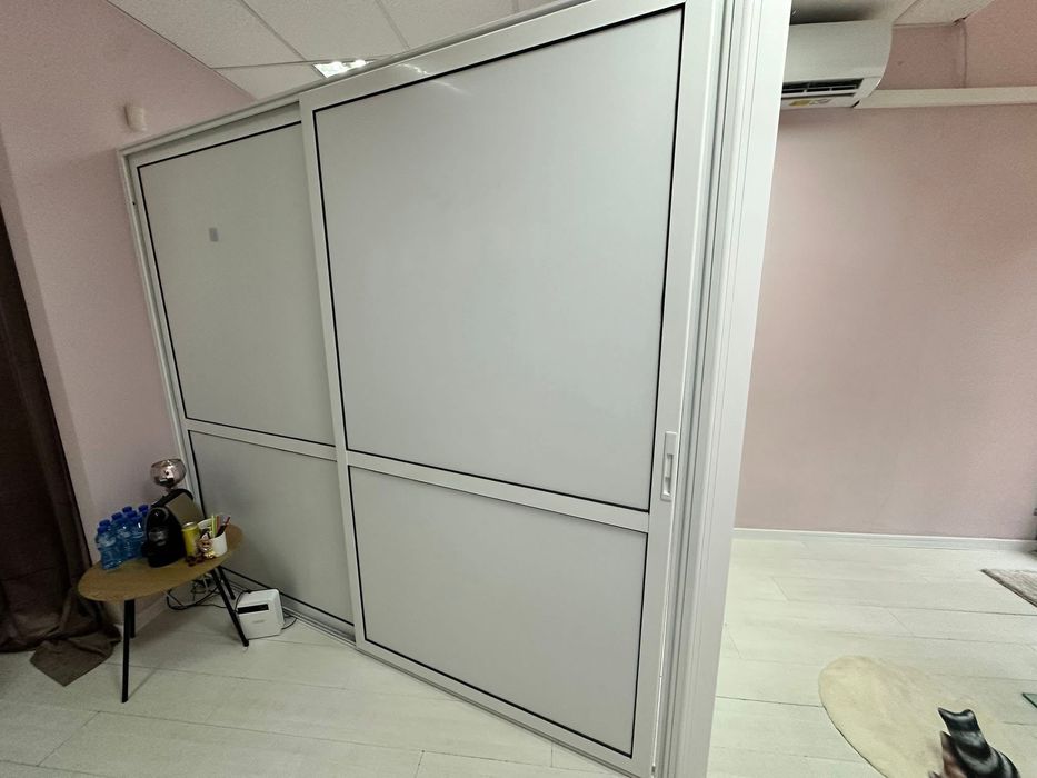 Пвц конструкция с големи огледала