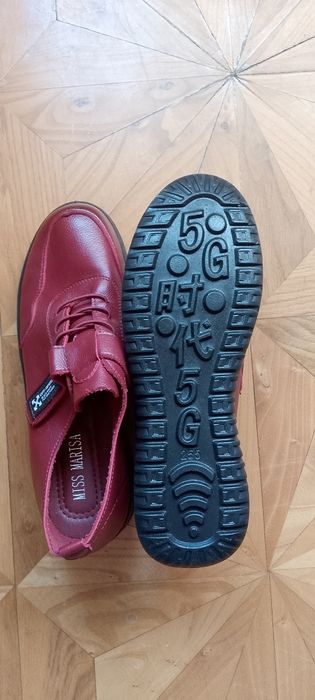 Новые кожаные мокасины.