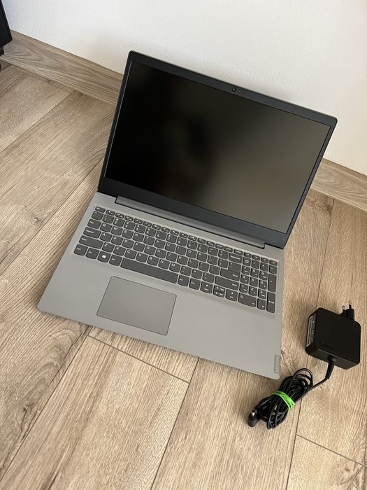 Laptop 15.6 Lenovo i3 Gen 10 12GB DDR4 SSD 512GB
