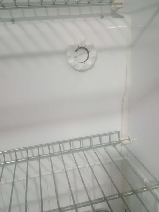 Голям вертикален фризер White-Westinghouse Frost Free 480 л
