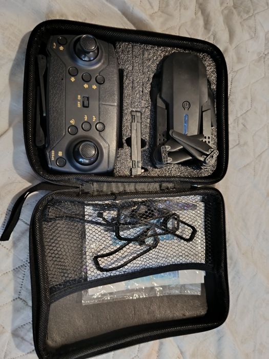 Дрон с две камери