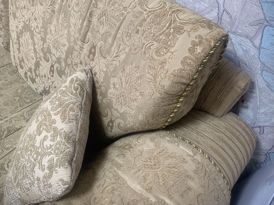 Продается диван в хорошем состоянии