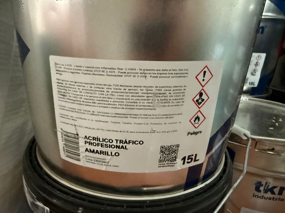 Vopsea Cauciucata Pentru Pardoseala Garaj Alb și Galben