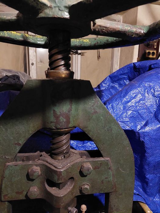 Винтова преса ръчна