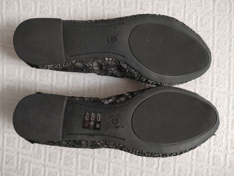 Vând balerini negri, drăguți